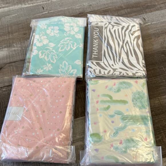 Mystery bag polymailers get 30 poly mailers 5 of 6 different patterns & prints - Picture 7 of 8
